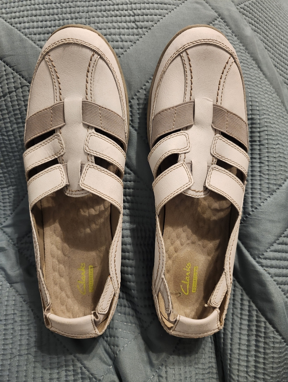 CLARKS  WOMENS SIZE 12 SLIP ON COMFORT LOAFER WHITE AND TAN CLEAN EUC